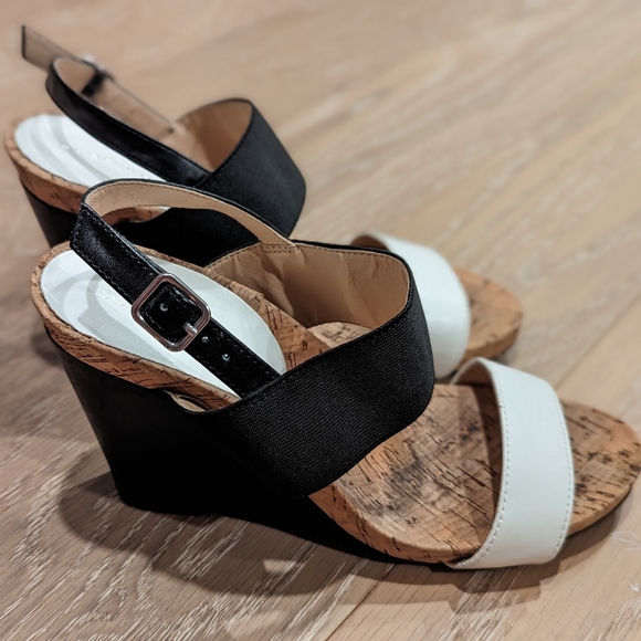 BCBGeneration Black and White Wedges Size 8 - Picture 4 of 8